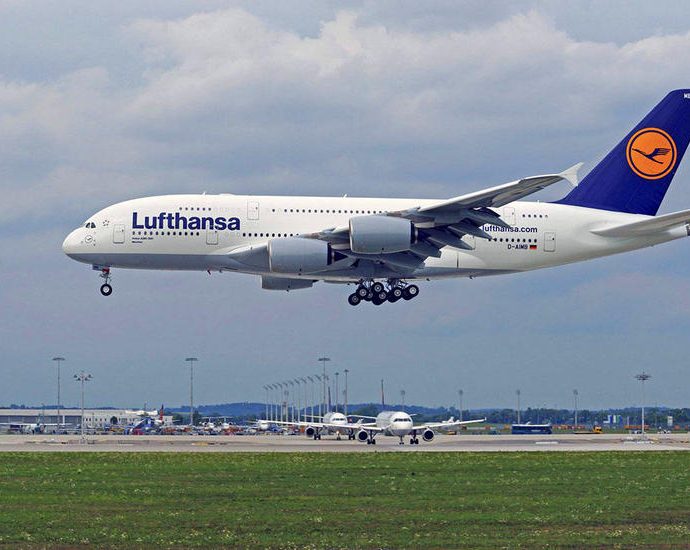 lufthansa airplane