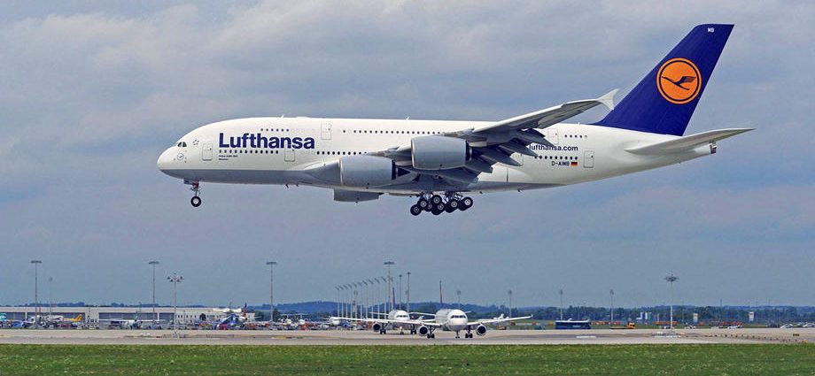 lufthansa airplane